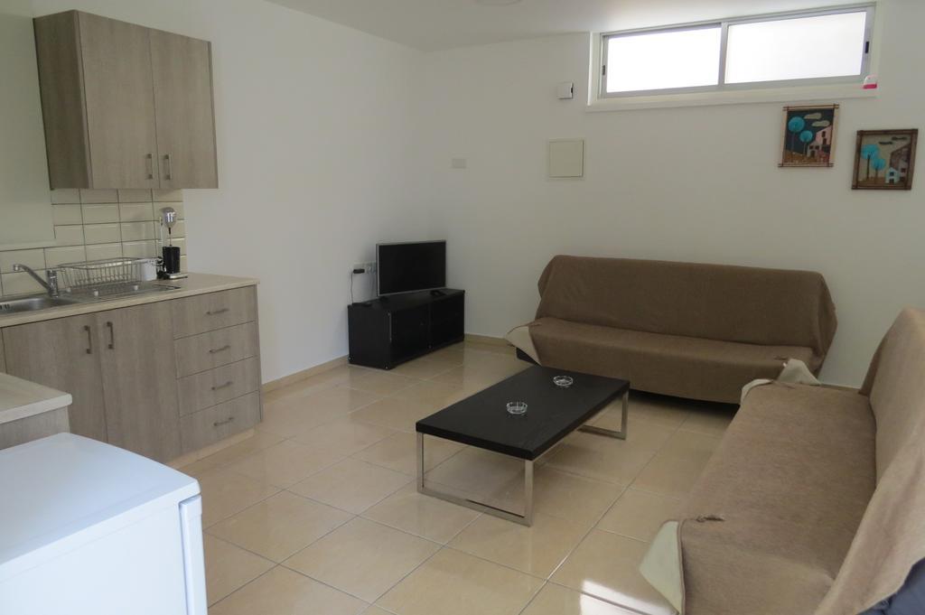 River Apartment *